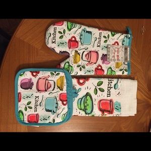 KITCHEN OUTFITTER 4 PIECES SET